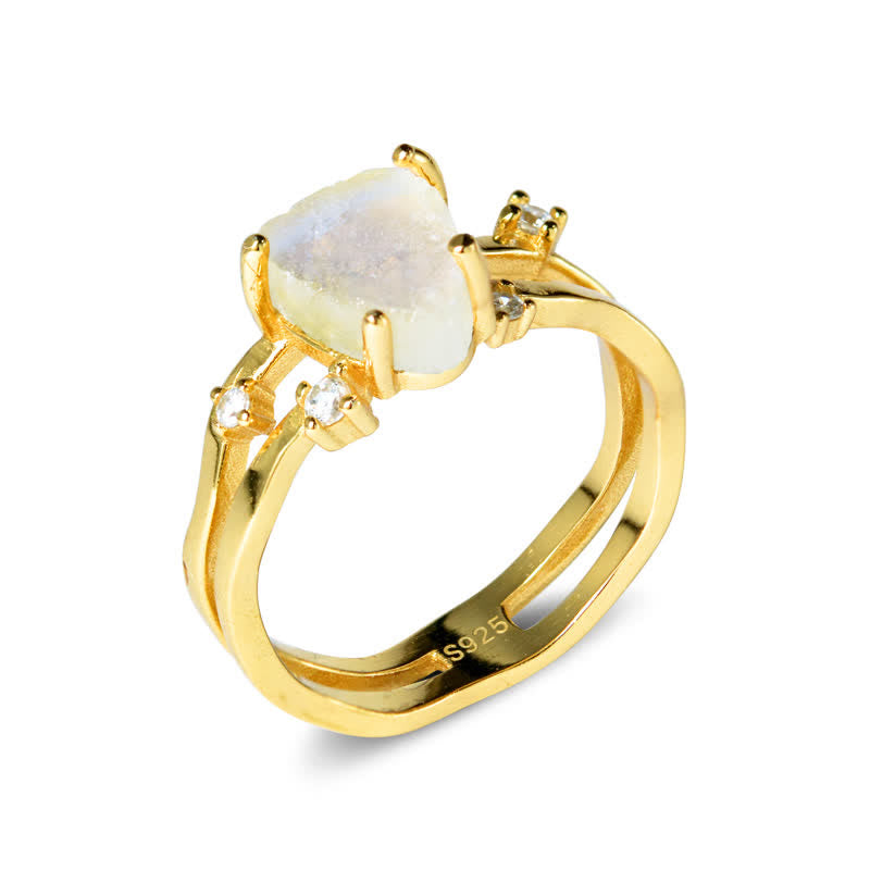 Bague en argent avec pierre de lune triangulaire irrégulière taillée Olivenorma