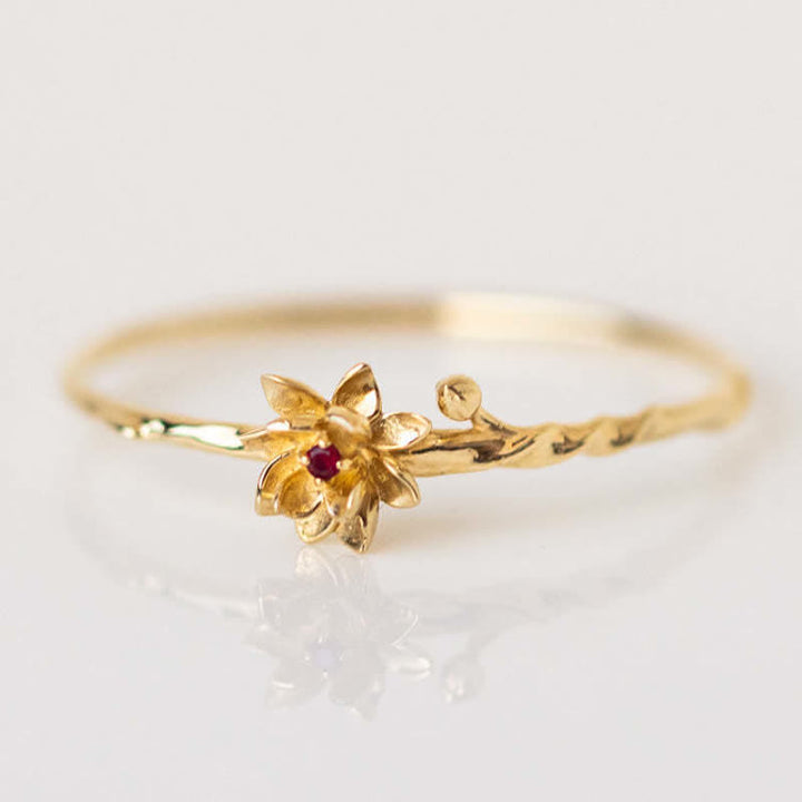 Bague en or avec fleur de naissance délicate Olivenorma