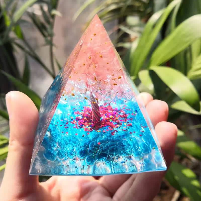 Pyramide d'orgone en quartz rose et aigue-marine avec arbre de vie Olivenorma