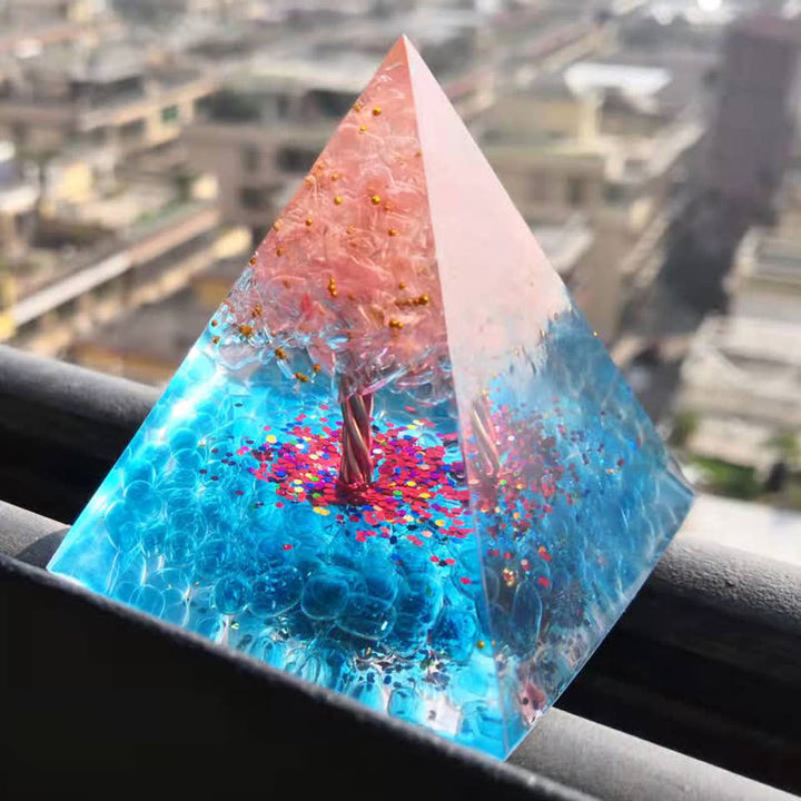 Pyramide d'orgone en quartz rose et aigue-marine avec arbre de vie Olivenorma