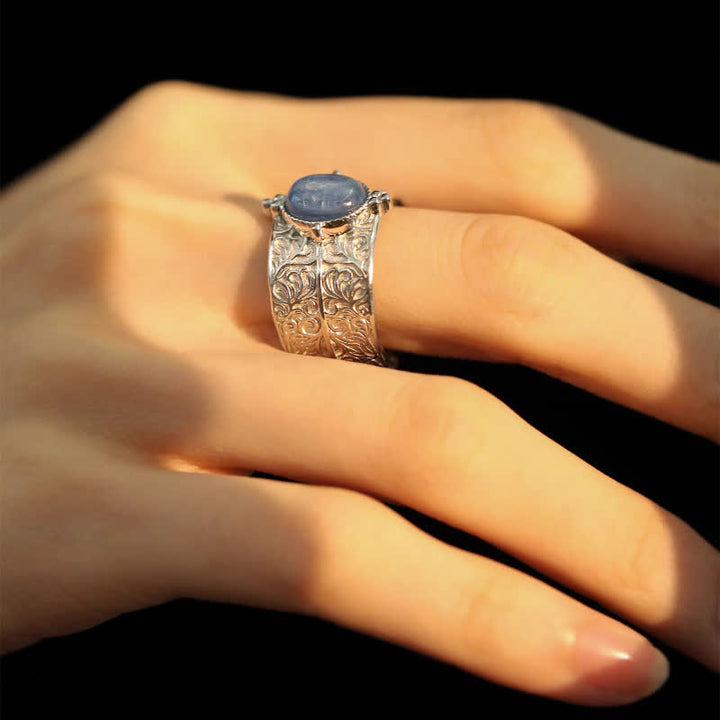 Bague large en aventurine bleue ovale sculptée avec fleur Olivenorma