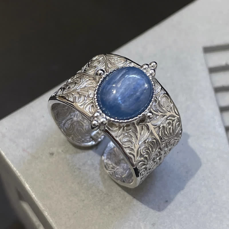 Bague large en aventurine bleue ovale sculptée avec fleur Olivenorma