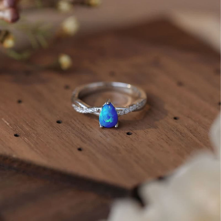 Bague Olivenorma en forme de goutte d'eau avec opale bleue et zircon blanc