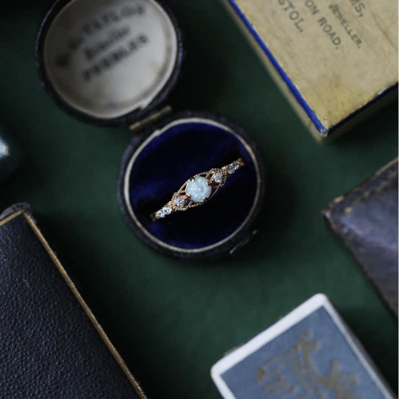 Bague rétro européenne Olivenorma en opale et zircon