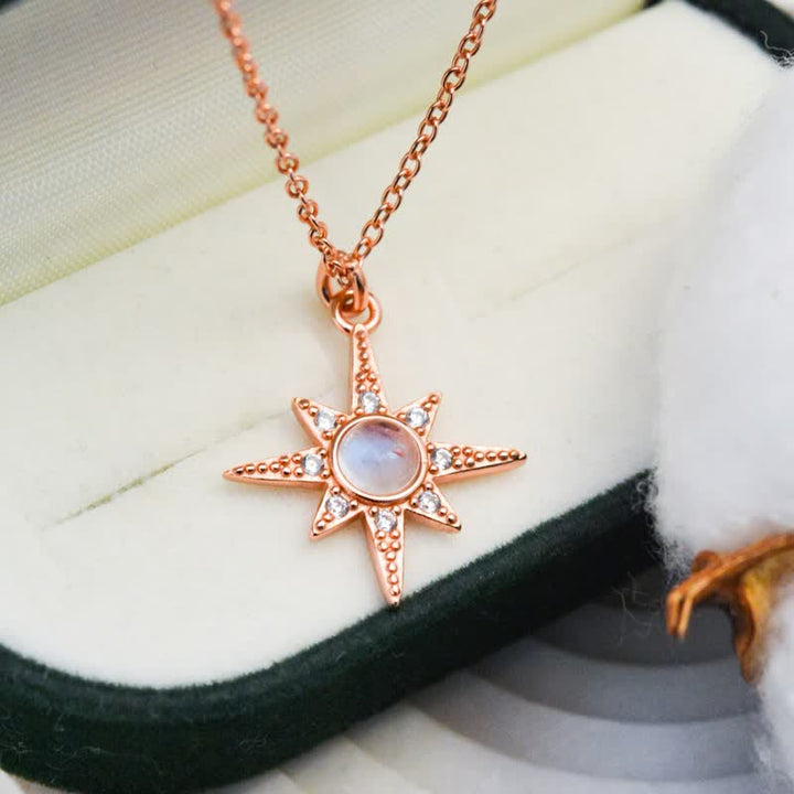 Collier pendentif étoile à huit branches en zircon blanc et pierre de lune Olivenorma