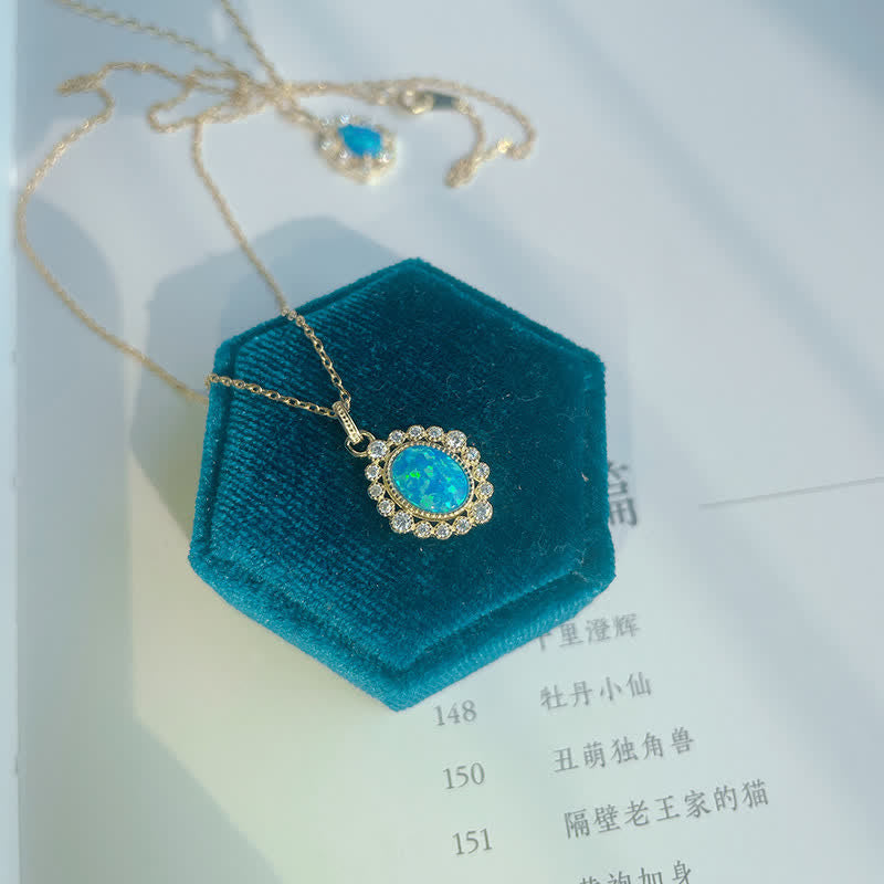 Collier pendentif ovale gravé en opale bleue Olivenorma