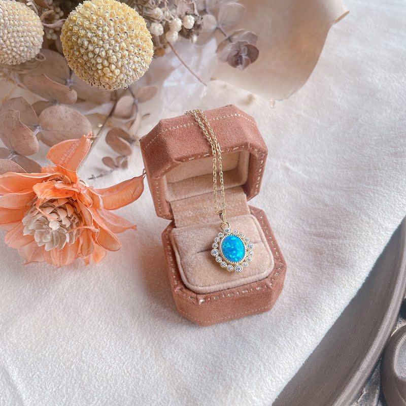 Collier pendentif ovale gravé en opale bleue Olivenorma