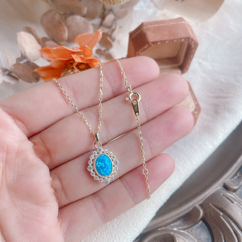 Collier pendentif ovale gravé en opale bleue Olivenorma