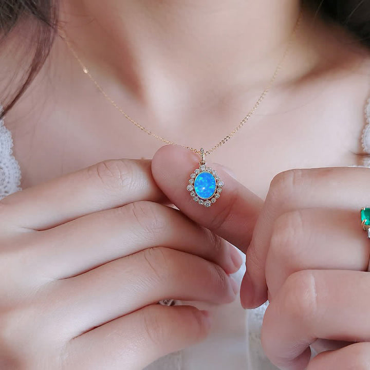 Collier pendentif ovale gravé en opale bleue Olivenorma