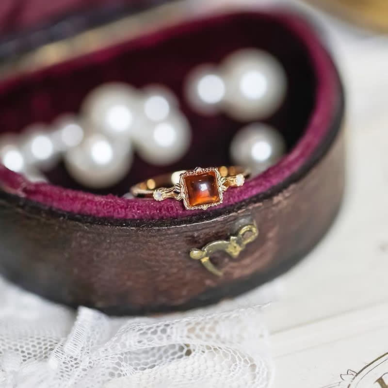 Bague fine carrée simple en ambre Olivenorma