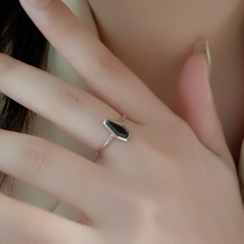 Bague cercueil en obsidienne naturelle de style sombre Olivenorma