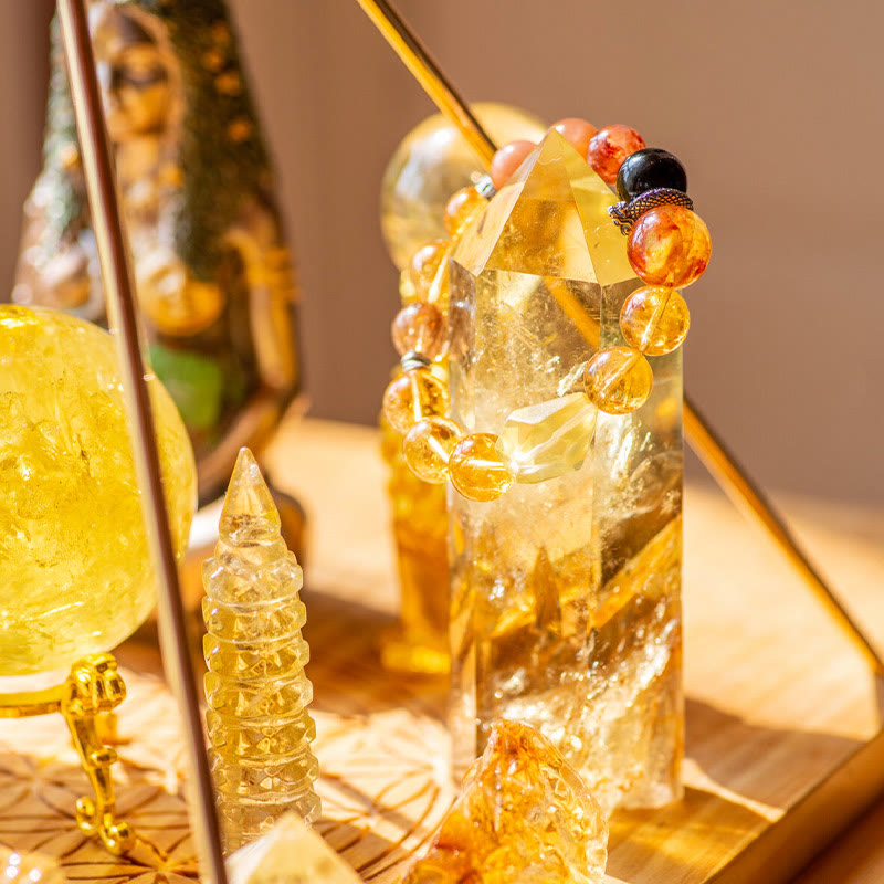 La richesse personnalisée Olivenorma coule dans la pyramide de cristaux de citrine