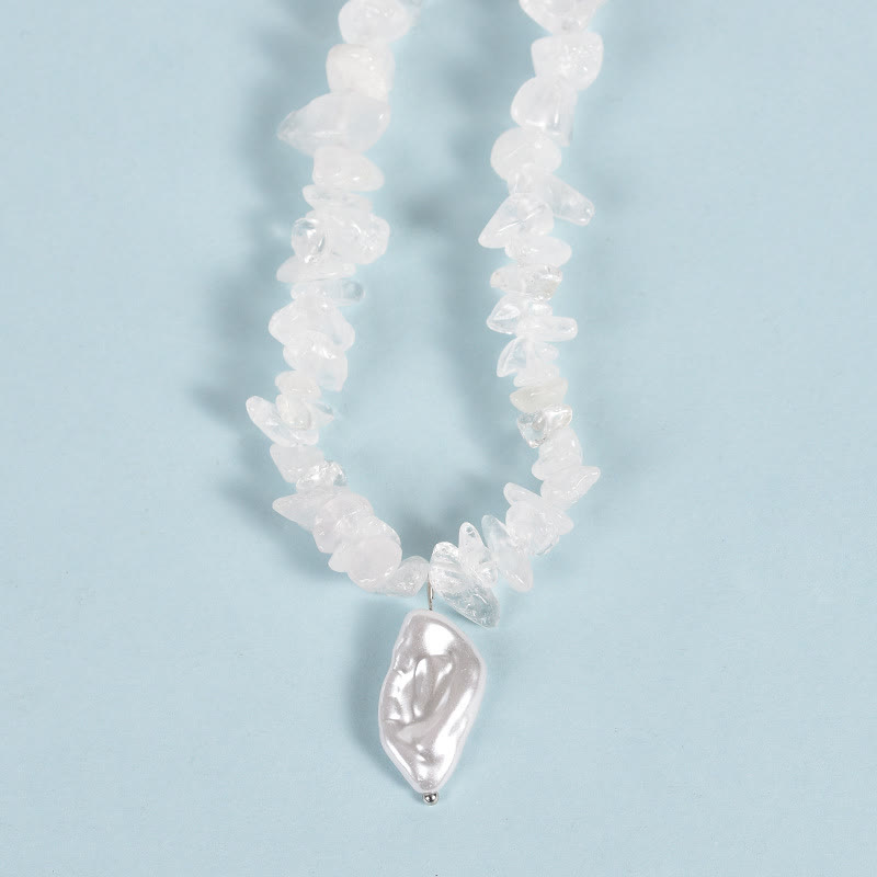 Collier avec pendentif en perles de gravier naturel et perles de soleil et de lune Olivenorma