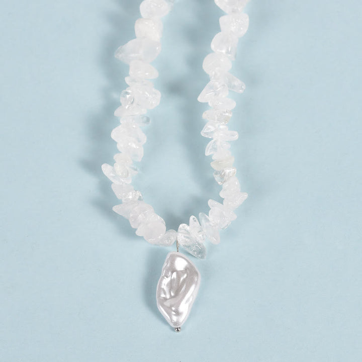 Collier avec pendentif en perles de gravier naturel et perles de soleil et de lune Olivenorma