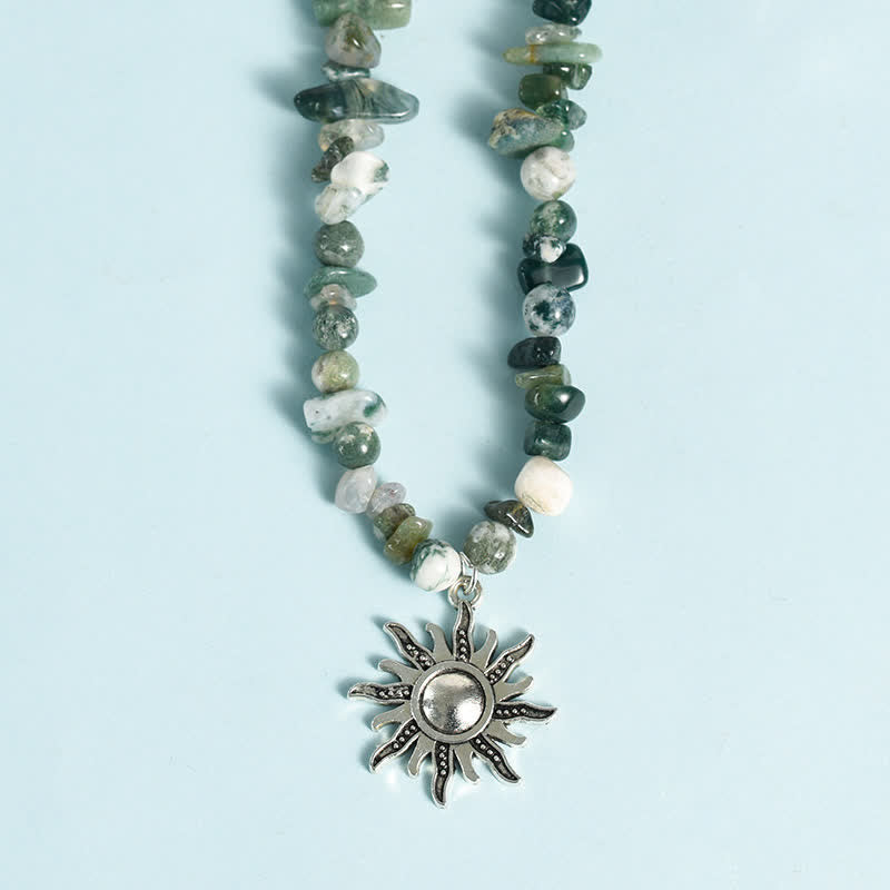 Collier avec pendentif en perles de gravier naturel et perles de soleil et de lune Olivenorma