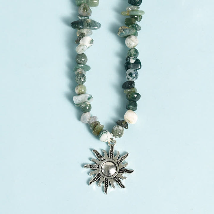 Collier avec pendentif en perles de gravier naturel et perles de soleil et de lune Olivenorma