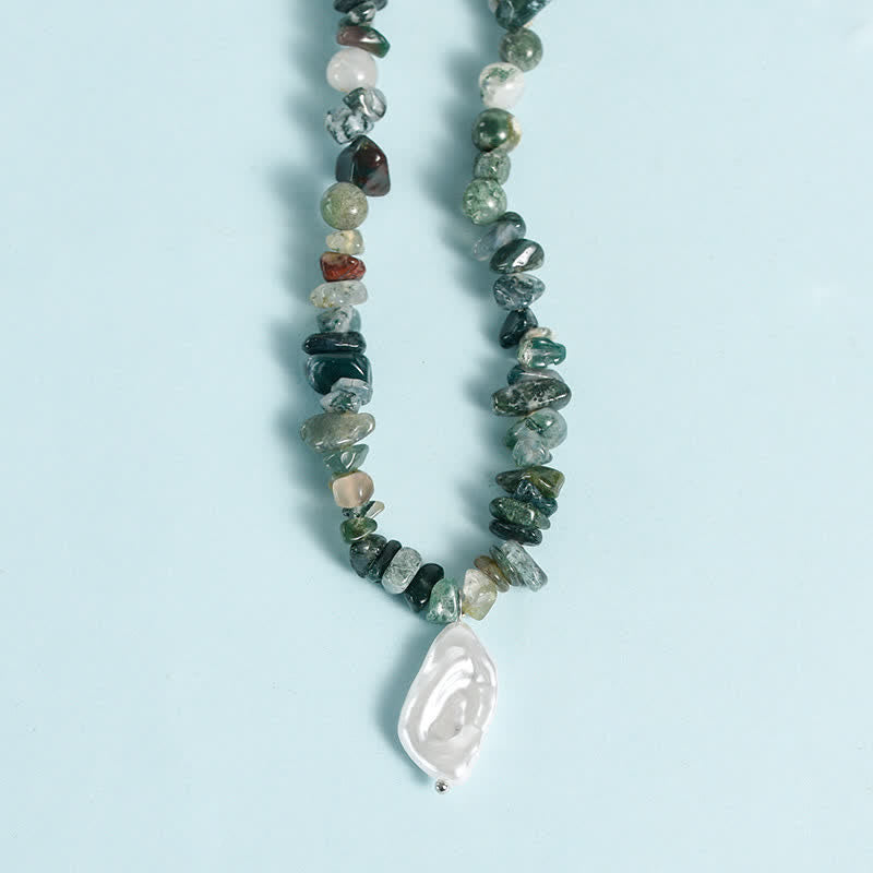 Collier avec pendentif en perles de gravier naturel et perles de soleil et de lune Olivenorma