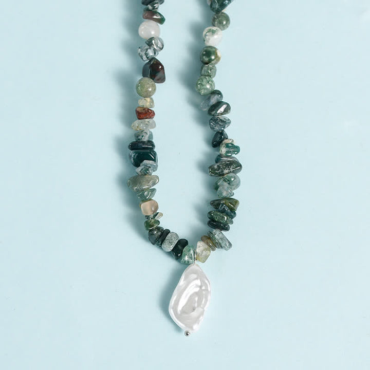 Collier avec pendentif en perles de gravier naturel et perles de soleil et de lune Olivenorma