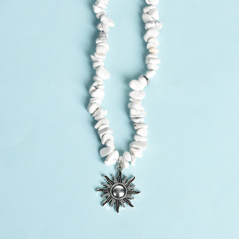 Collier avec pendentif en perles de gravier naturel et perles de soleil et de lune Olivenorma