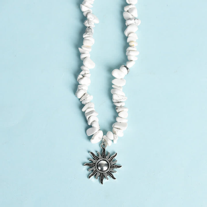 Collier avec pendentif en perles de gravier naturel et perles de soleil et de lune Olivenorma