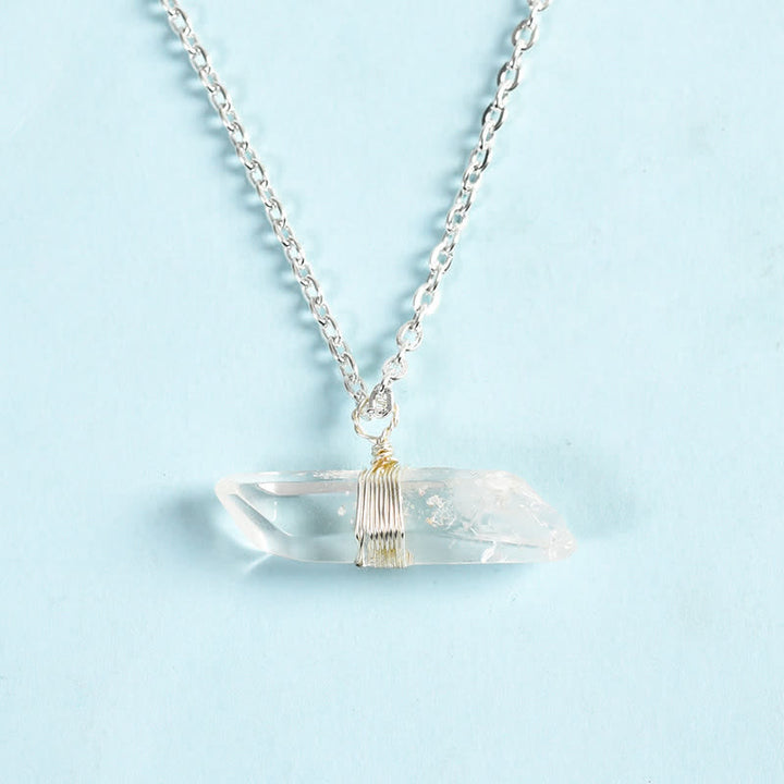 Collier pendentif en quartz transparent avec fil enroulé en métal Olivenorma
