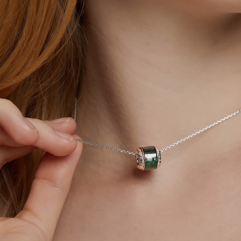 Collier pendentif en forme de rouleau en agate mousse naturelle Olivenorma