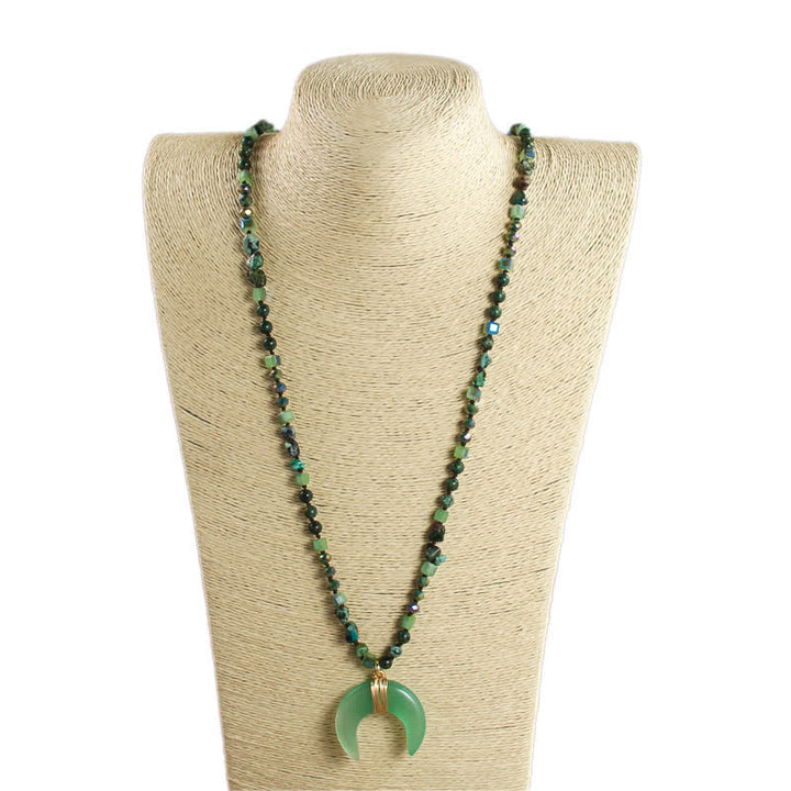 Collier avec pendentif croissant de corne de bœuf en perles de cristal naturel Olivenorma