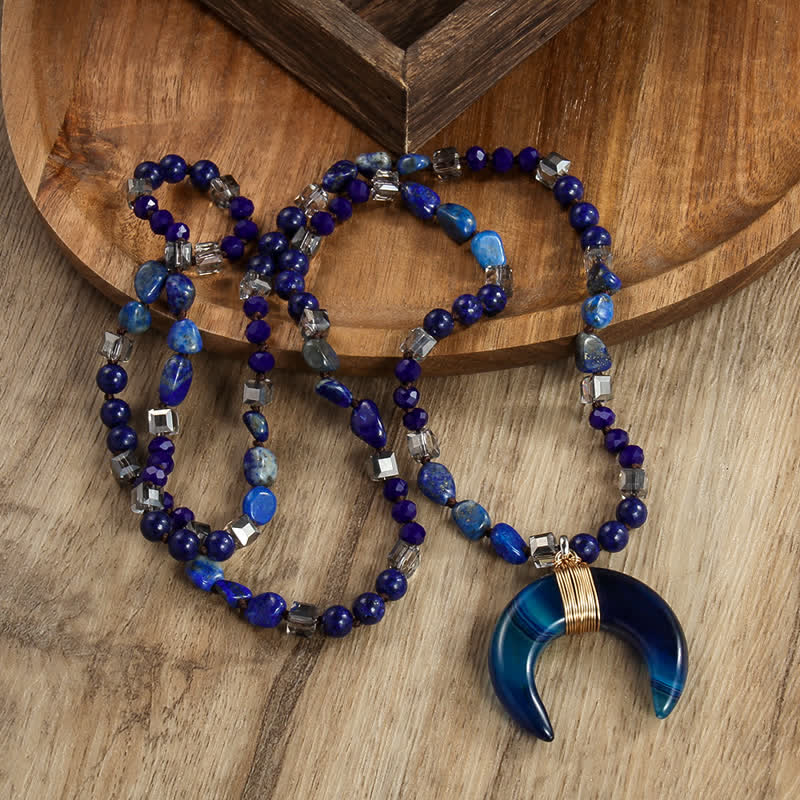 Collier avec pendentif croissant de corne de bœuf en perles de cristal naturel Olivenorma