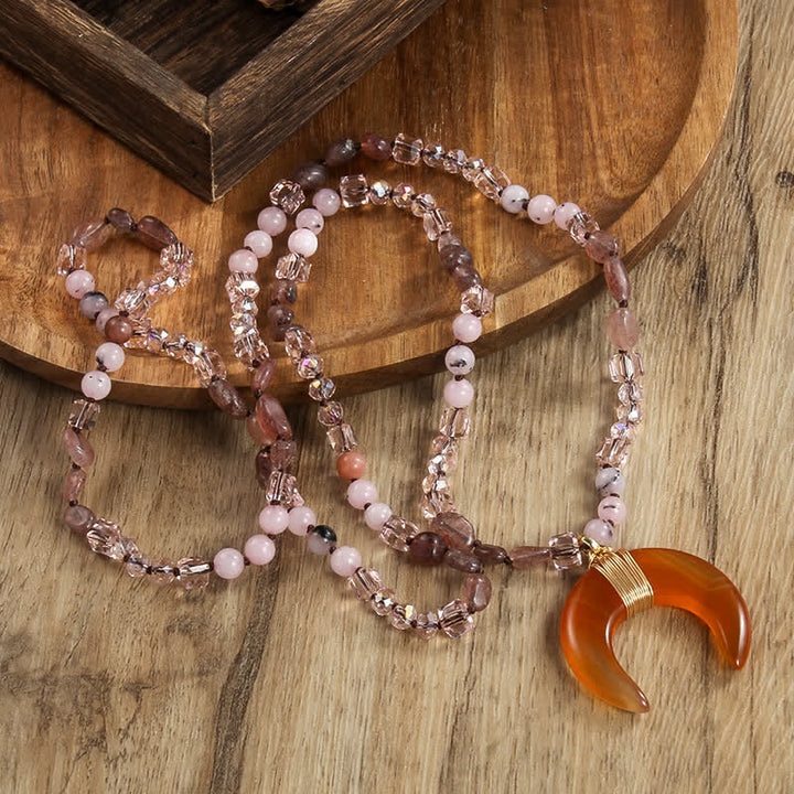 Collier avec pendentif croissant de corne de bœuf en perles de cristal naturel Olivenorma