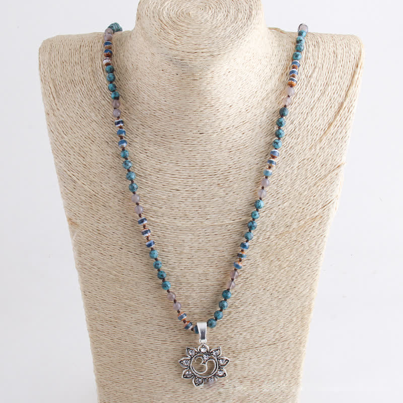 Collier pendentif symbole Om en perles de pierre naturelle de 8 mm Olivenorma