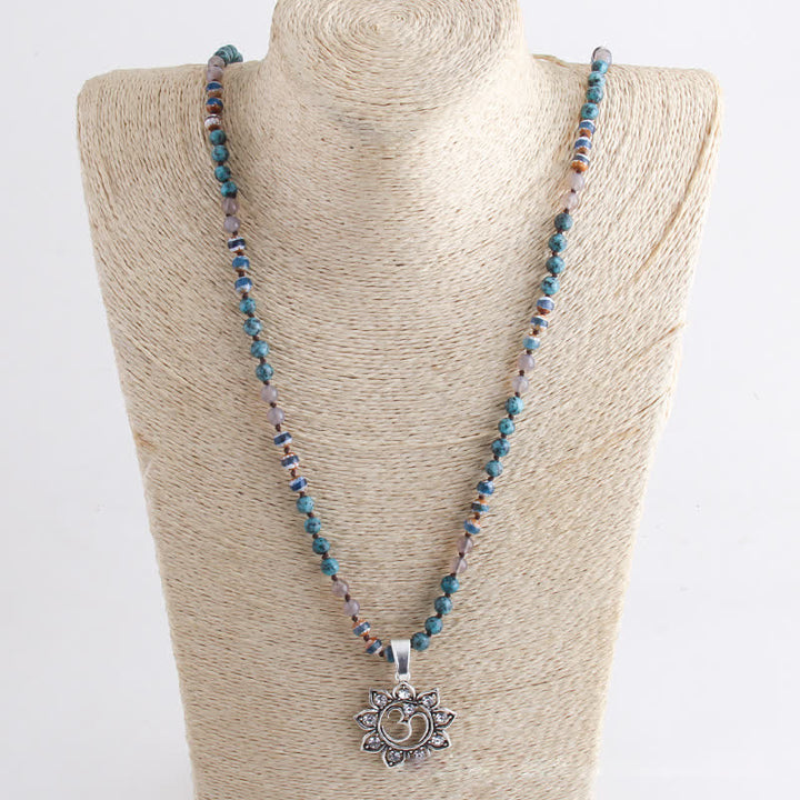 Collier pendentif symbole Om en perles de pierre naturelle de 8 mm Olivenorma