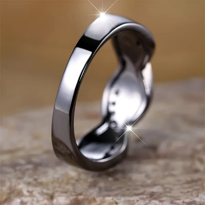 Bague Olivenorma en or noir et opale bleue ondulée avec zircon