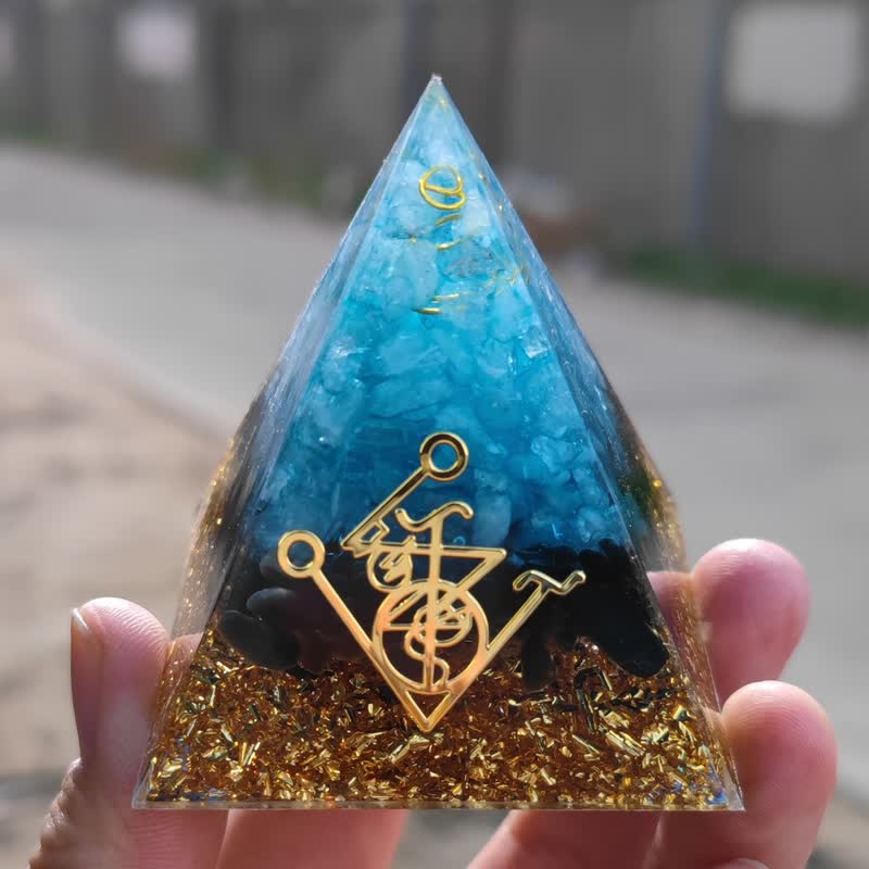 Pyramide d'orgone en obsidienne aigue-marine naturelle Olivenorma
