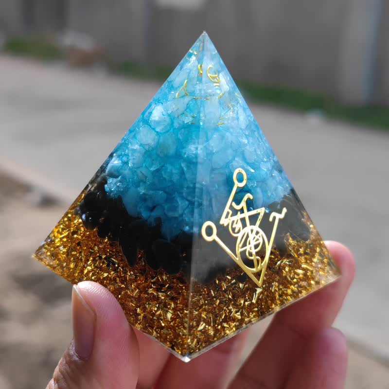 Pyramide d'orgone en obsidienne aigue-marine naturelle Olivenorma