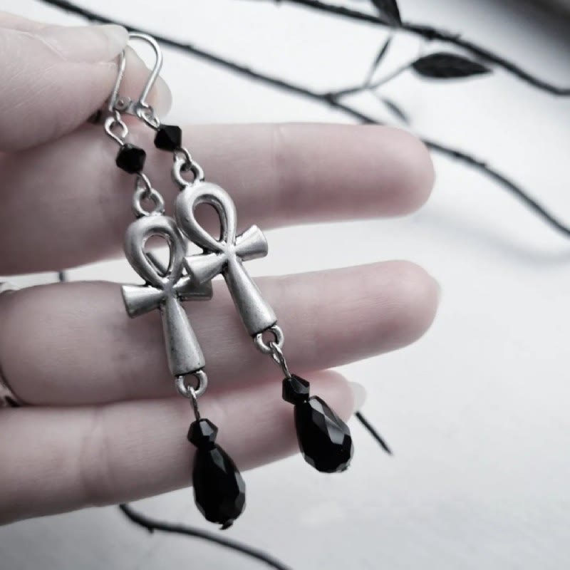 Boucles d'oreilles à breloques en forme de croix Ankh en obsidienne Olivenorma