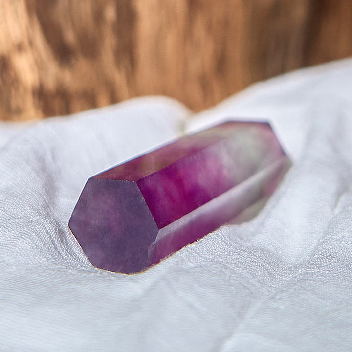 Tour de baguettes de cristal de guérison prismatiques en fluorite violette naturelle Olivenorma