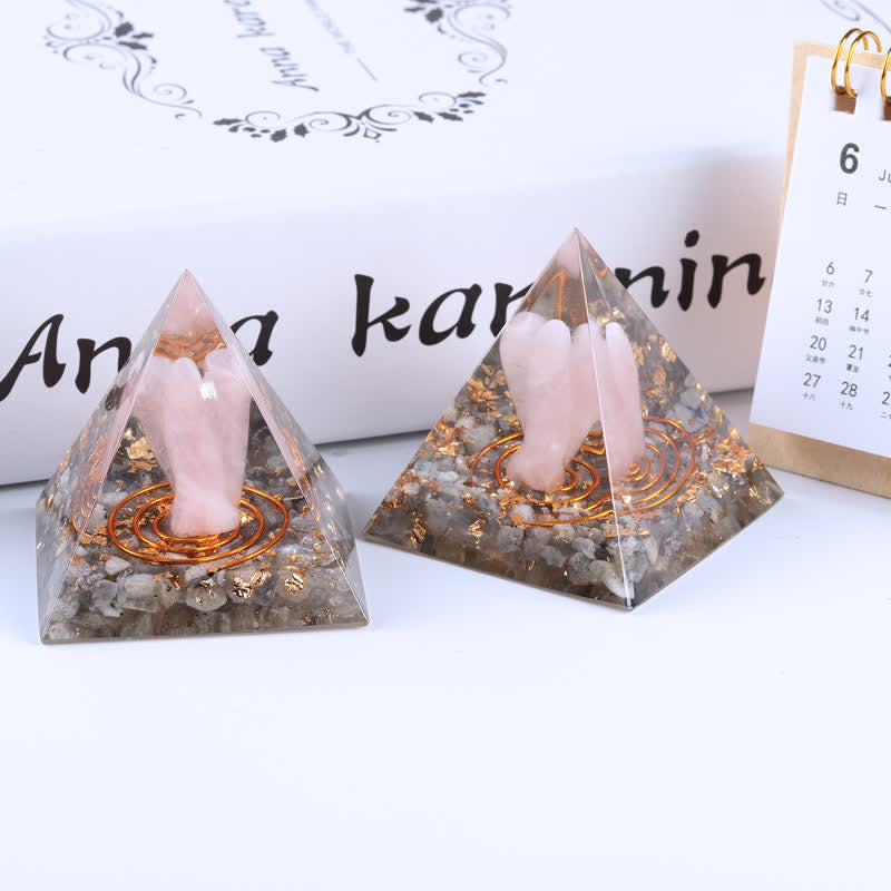 Pyramide orgonite sculptée en cristal naturel Olivenorma de 5 cm