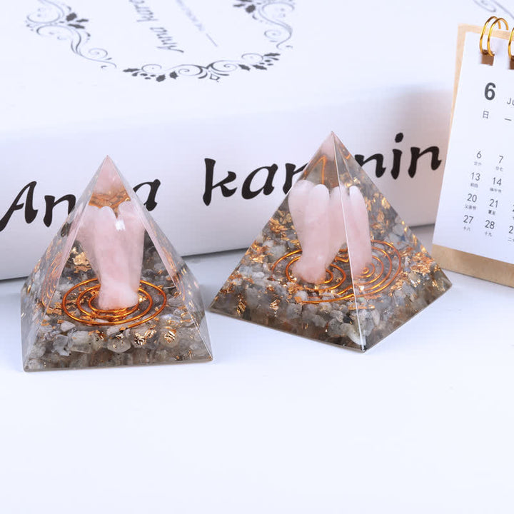Pyramide orgonite sculptée en cristal naturel Olivenorma de 5 cm