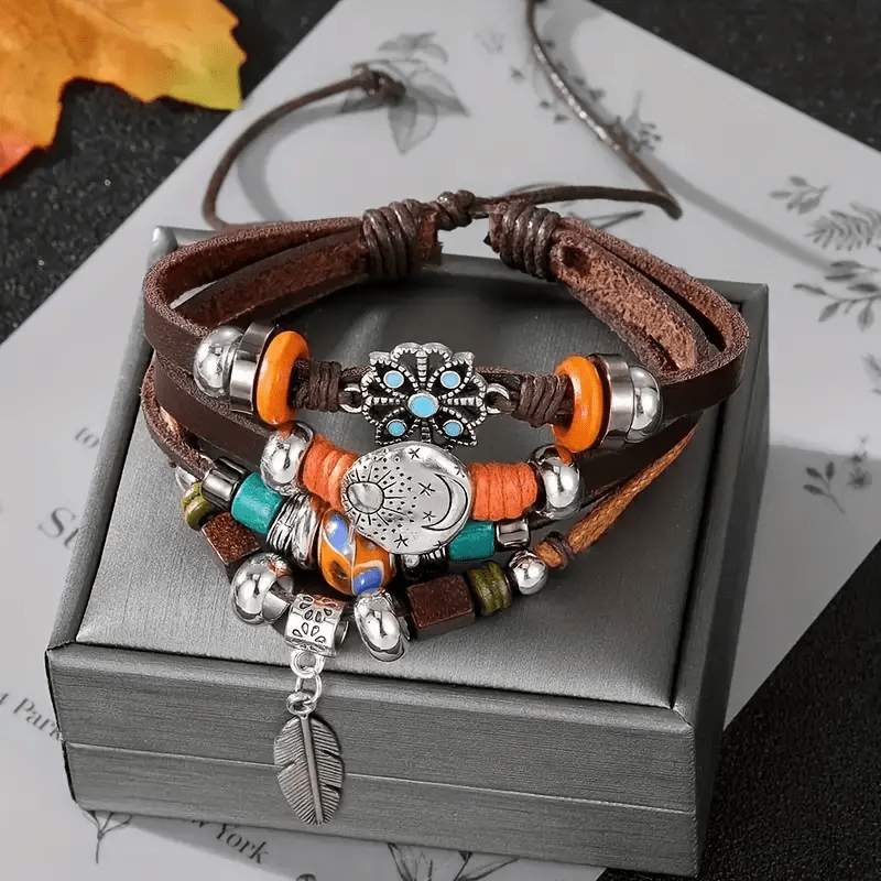 Bracelet en cuir ajustable bohème avec breloques en plumes Olivenorma