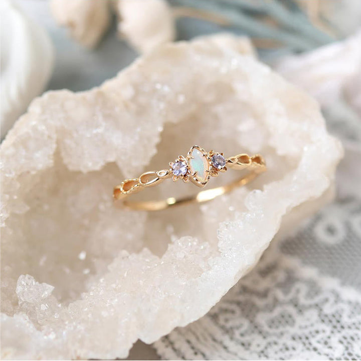 Ensemble de bijoux en pierres précieuses avec collier, bague et boucles d'oreilles en opale Olivenorma