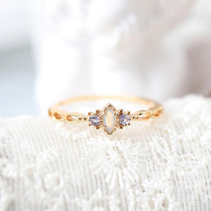 Ensemble de bijoux en pierres précieuses avec collier, bague et boucles d'oreilles en opale Olivenorma