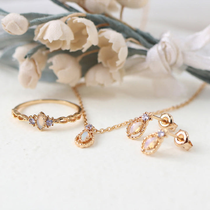 Ensemble de bijoux en pierres précieuses avec collier, bague et boucles d'oreilles en opale Olivenorma