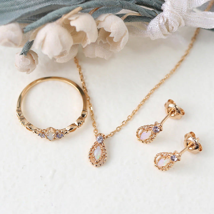 Ensemble de bijoux en pierres précieuses avec collier, bague et boucles d'oreilles en opale Olivenorma