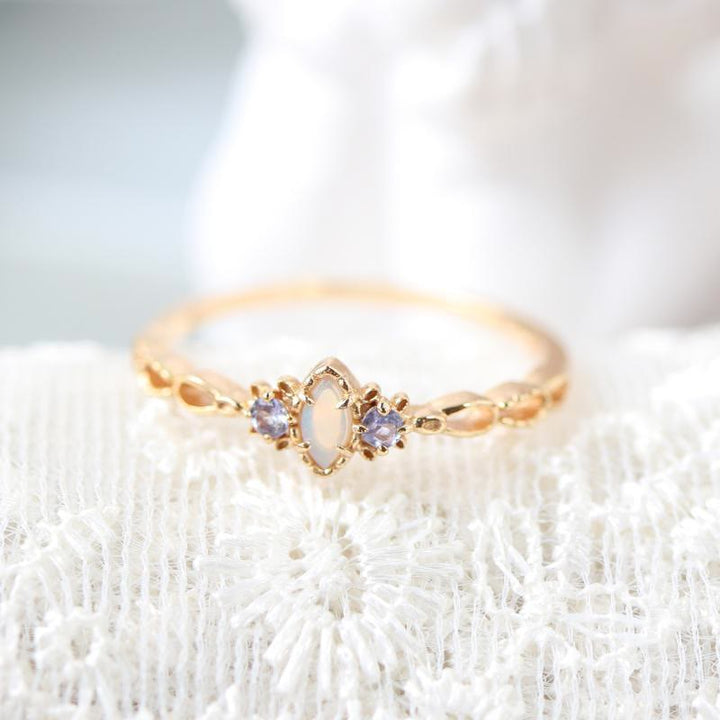 Ensemble de bijoux en pierres précieuses avec collier, bague et boucles d'oreilles en opale Olivenorma