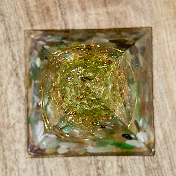 Pyramide d'orgone en cristal de guérison péridot arbre de vie Olivenorma