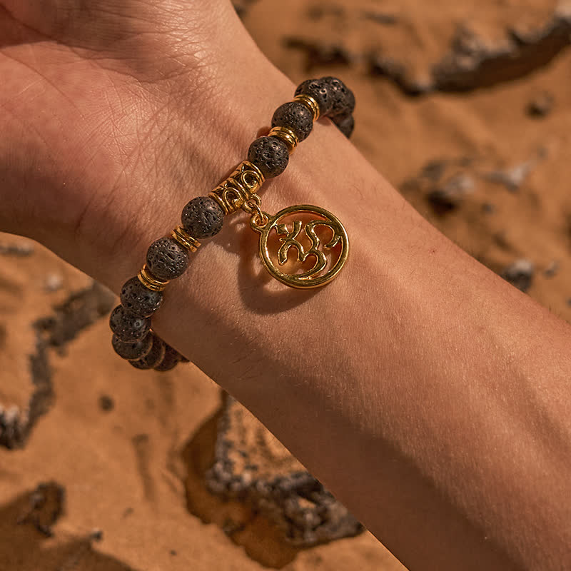 Bracelet pendentif OM en perles de pierre de lave naturelle Olivenorma