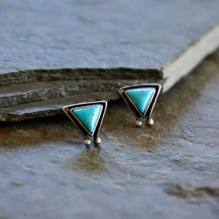 Boucles d'oreilles à tige en turquoise naturelle triangulaire Olivenorma