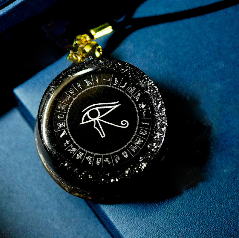 Collier d'énergie orgone en obsidienne avec œil d'Horus d'Olivenorma