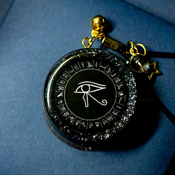 Collier d'énergie orgone en obsidienne avec œil d'Horus d'Olivenorma
