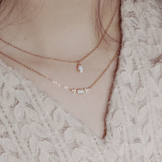 Collier avec pendentif en forme de goutte d'eau en opale naturelle Olivenorma